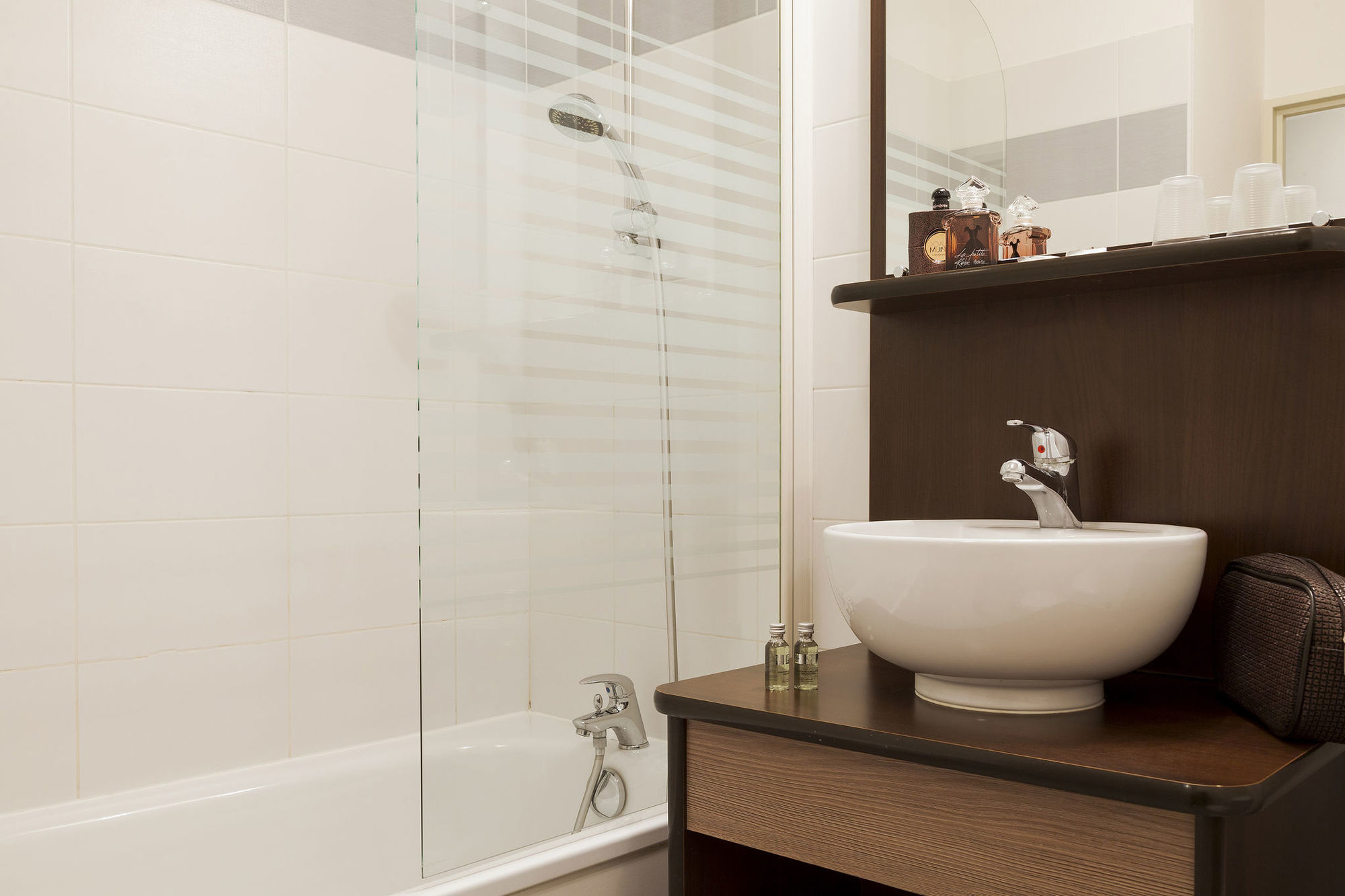 Comfort Suites Le-Port-Marly Paris Ouest لو بورْ مارْلي الغرفة الصورة