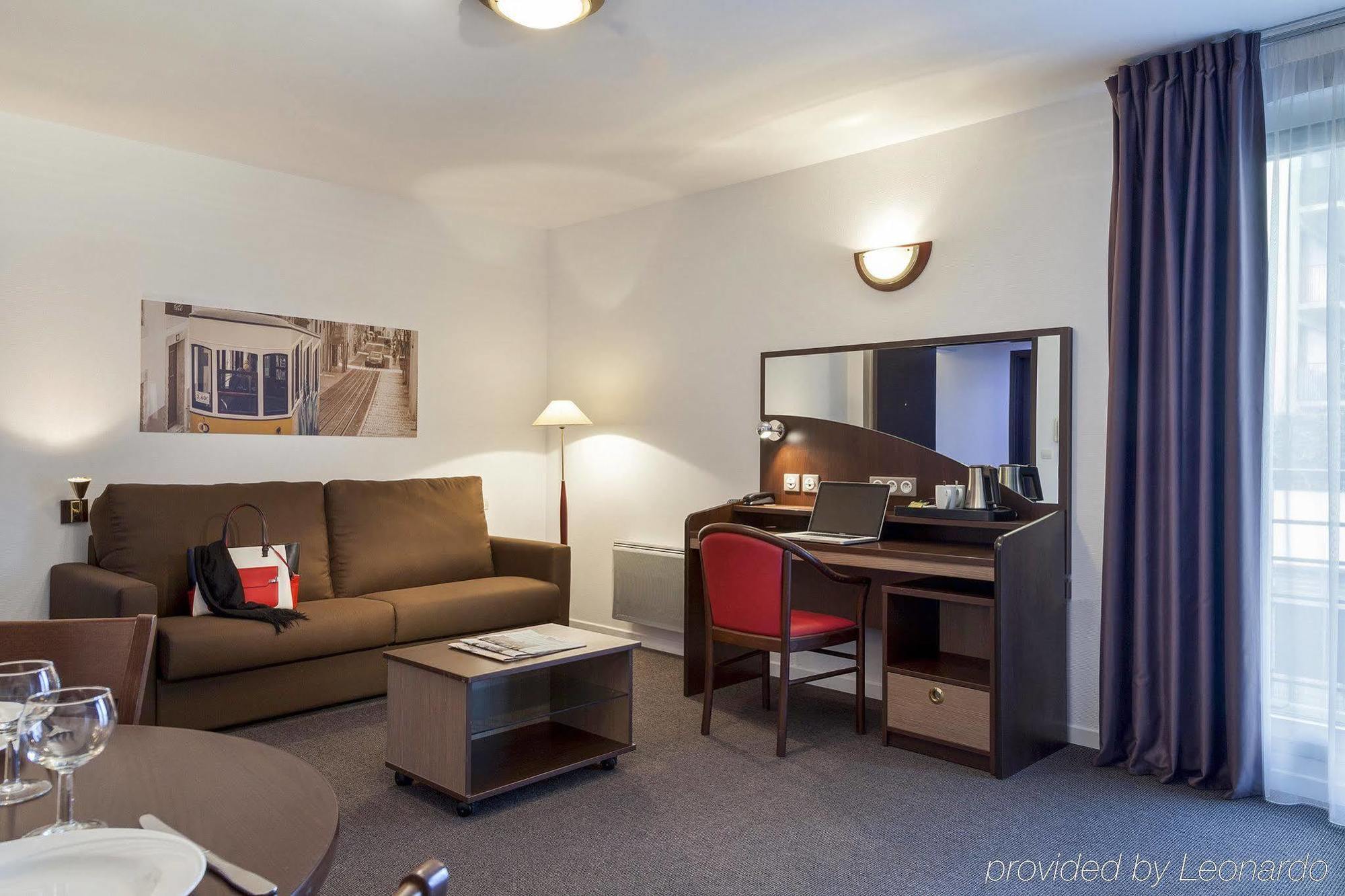 Comfort Suites Le-Port-Marly Paris Ouest لو بورْ مارْلي المظهر الخارجي الصورة