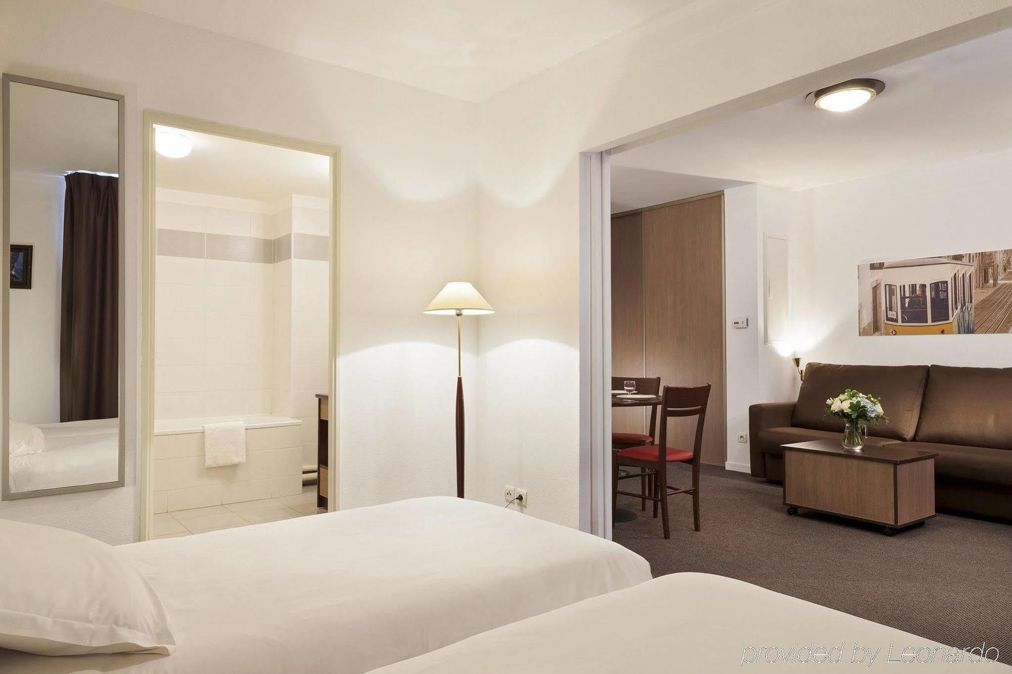 Comfort Suites Le-Port-Marly Paris Ouest لو بورْ مارْلي المظهر الخارجي الصورة