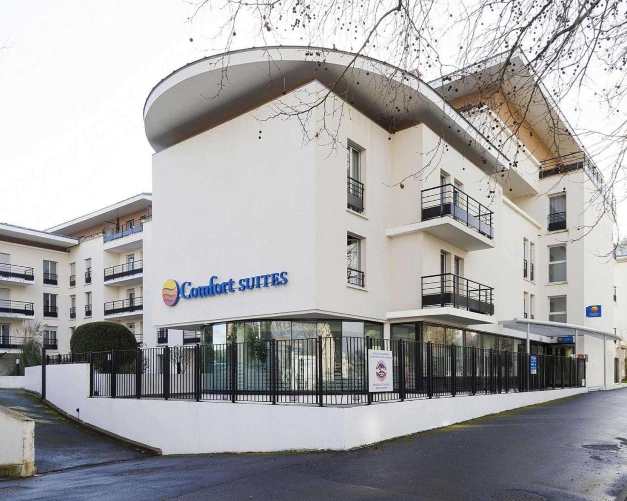 Comfort Suites Le-Port-Marly Paris Ouest لو بورْ مارْلي المظهر الخارجي الصورة