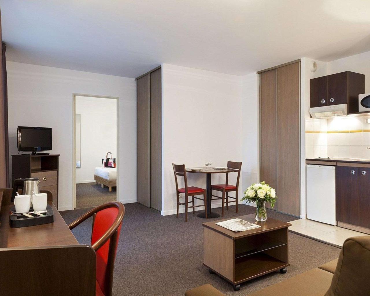 Comfort Suites Le-Port-Marly Paris Ouest لو بورْ مارْلي المظهر الخارجي الصورة