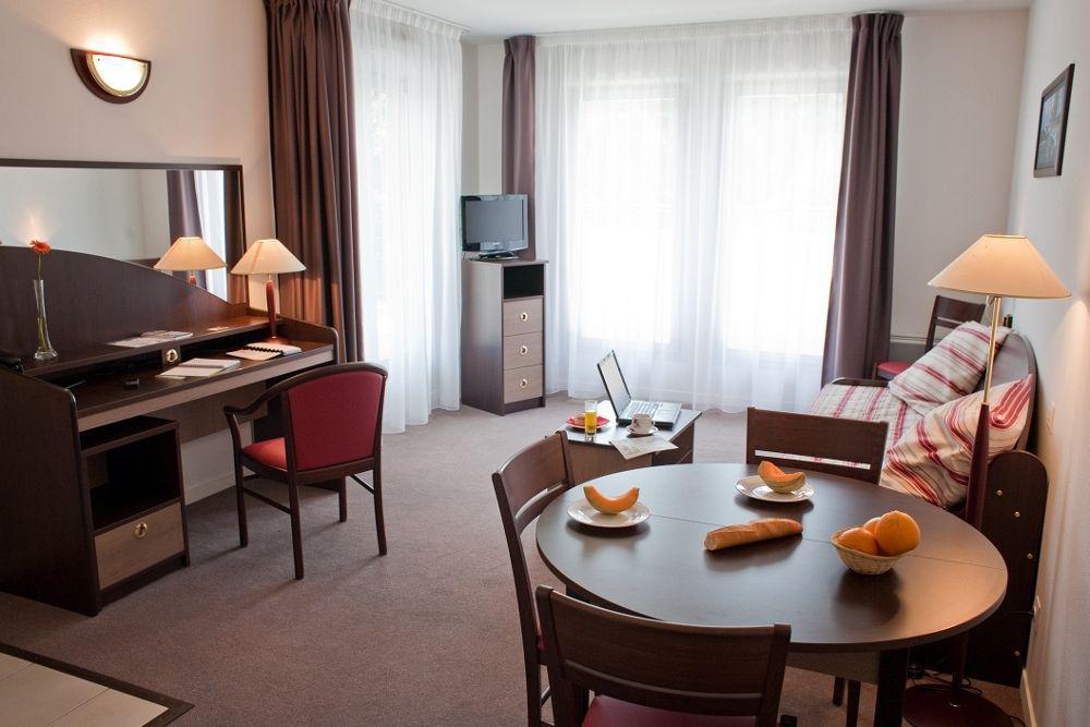 Comfort Suites Le-Port-Marly Paris Ouest لو بورْ مارْلي المظهر الخارجي الصورة
