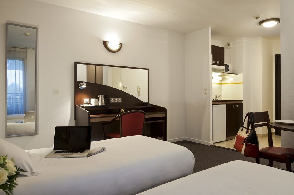 Comfort Suites Le-Port-Marly Paris Ouest لو بورْ مارْلي المظهر الخارجي الصورة